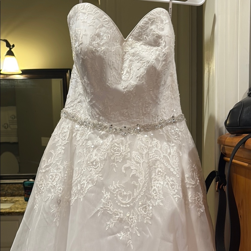 Maggie Sottero White Lace Wedding Dress